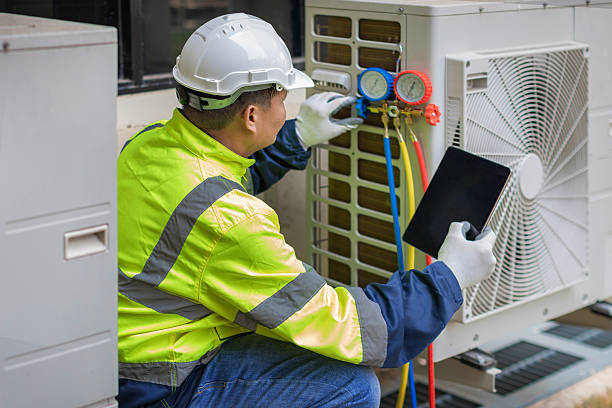 Professional Hvac technician working in Pickton, TX